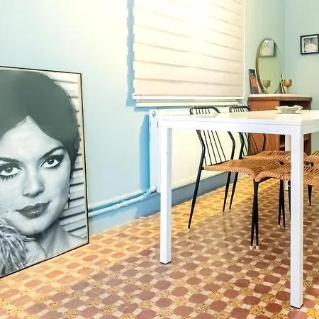 Delightful Flat Close To Galata 2 Mins To Metro Διαμέρισμα *