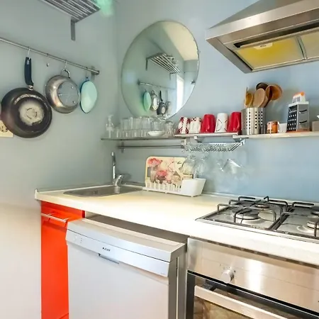 Delightful Flat Close To Galata 2 Mins To Metro